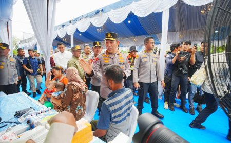 Tinjau Lokasi Pengungsian, Kapolri Salurkan Bantuan Bersama DPR RI