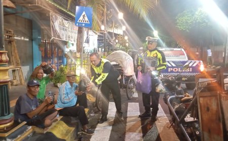 Polres Madiun Kota Hadir Saat Sahur, Salurkan Nasi Kotak Gratis