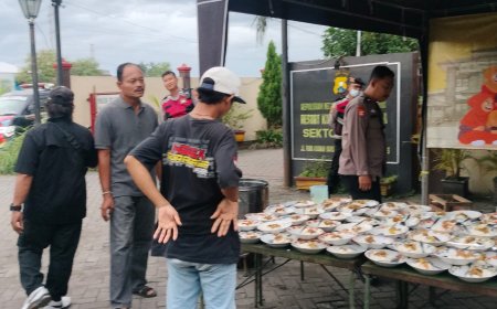 Dapur Ramadan Polsek Pakal Ringankan Beban Warga Surabaya
