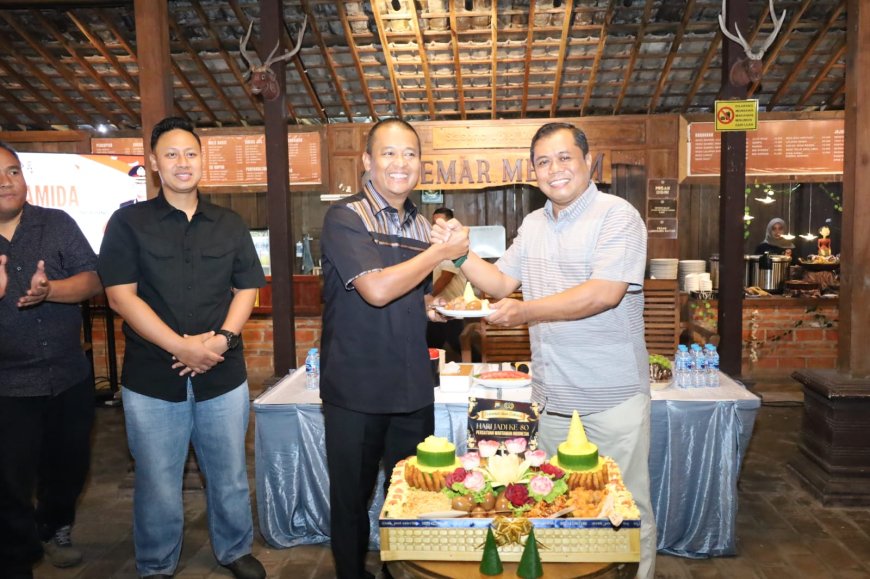 Piramida Jadi Simbol Kebersamaan Polres Tulungagung di HPN 2026