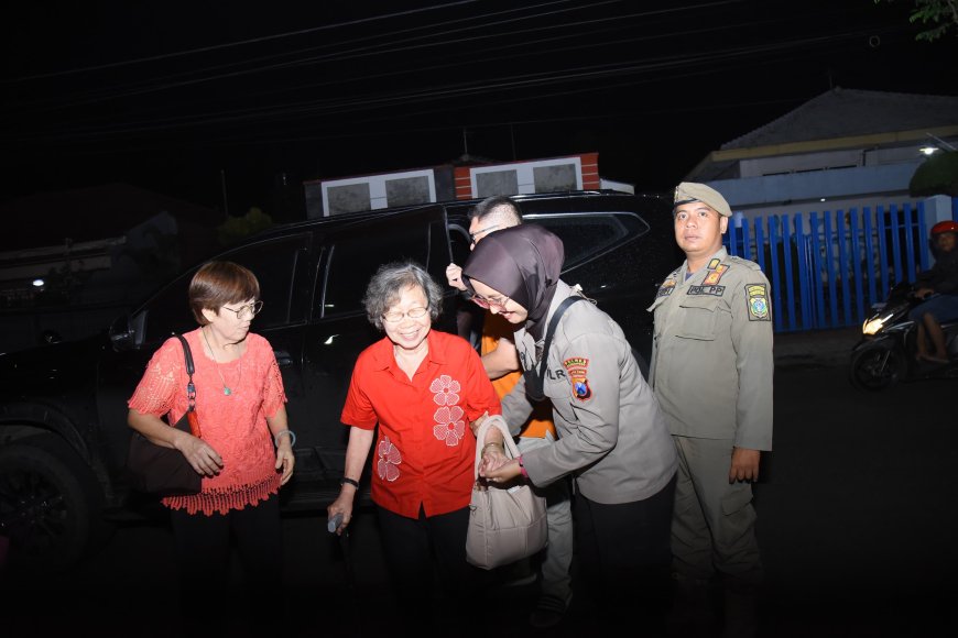 Respon Sigap Polwan Polres Bondowoso Layani Jemaat di Vihara Ariya Maitera