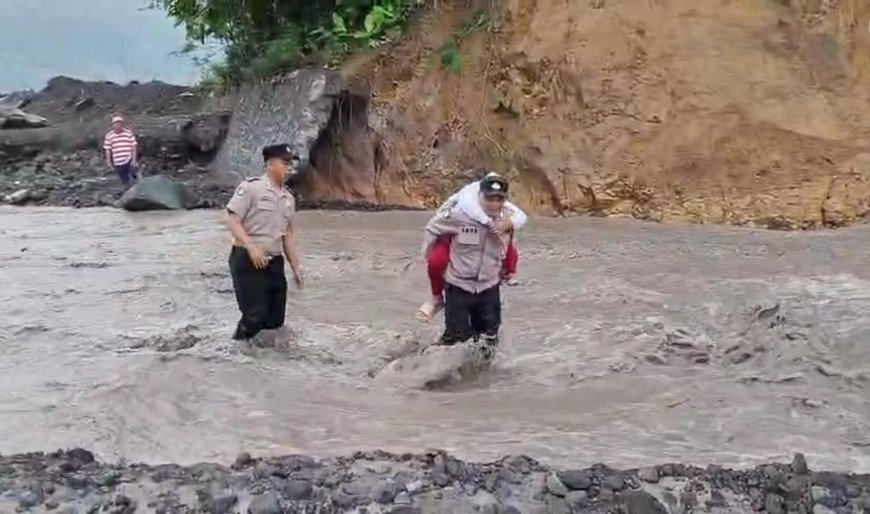 Kisah Humanis Polisi Lumajang di Tengah Ancaman Lahar Semeru