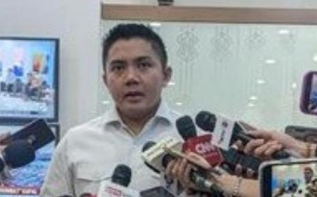 Di Tengah Kritik, Seskab Teddy Indra Wijaya Jelaskan Arah Kebijakan Presiden Prabowo