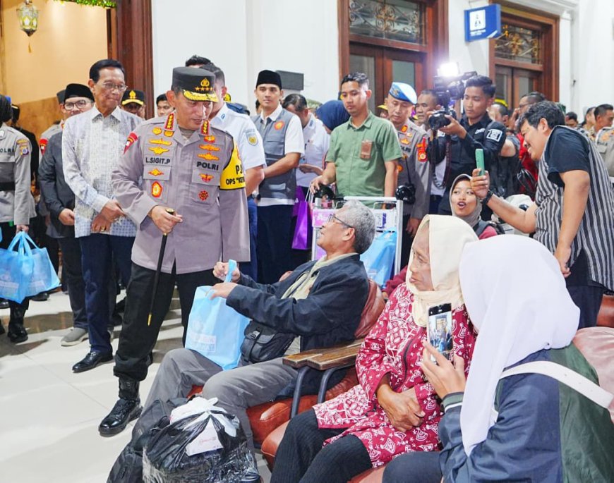 Kapolri Pantau Stasiun Tugu DIY, Pastikan Puncak Mudik Berjalan Kondusif