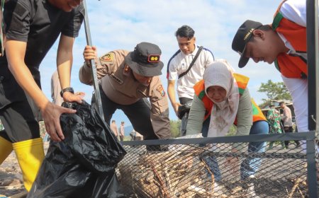Polres Lumajang Gandeng Pemda Gelar Bersih Pantai