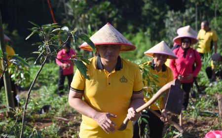 Polres Bondowoso Peduli Lingkungan melalui Gerakan Tanam Pohon