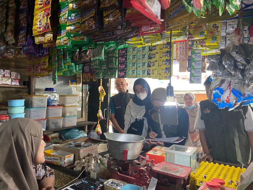 Polres Bondowoso Sidak Pasar, Pastikan Harga Bapokting Stabil