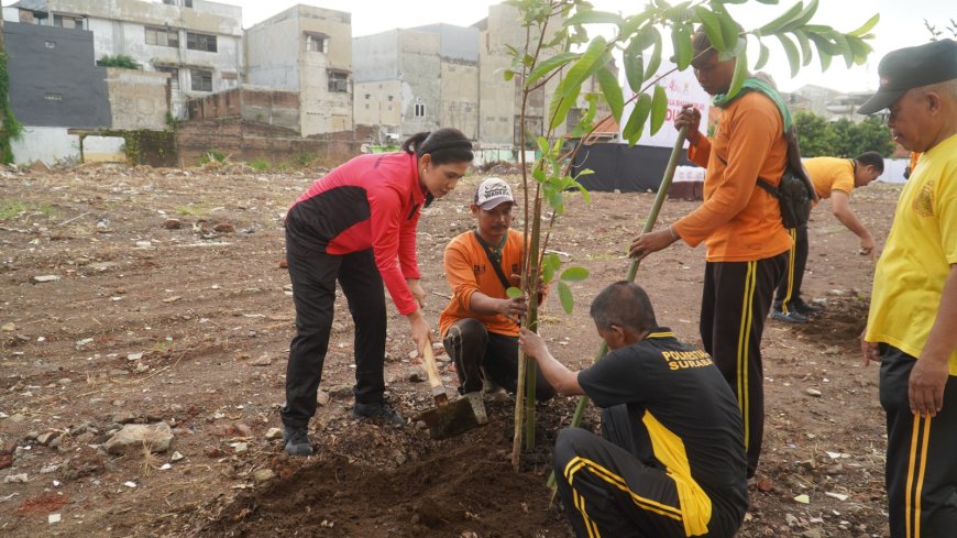 Aksi Hijau Bhayangkari Warnai Asrama Polisi Koblen