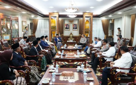    Polri–Kemenhaj Perkuat Koordinasi Internasional, Dorong Penugasan Personel di Arab Saudi untuk Amankan Jemaah Haji   