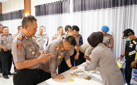 Komitmen Bersih Narkoba, Kapolres Situbondo Jalani Tes Urine bersama PJU dan Kapolsek Jajaran untuk Memperkuat Integritas dan Profesionalisme Personel Polri